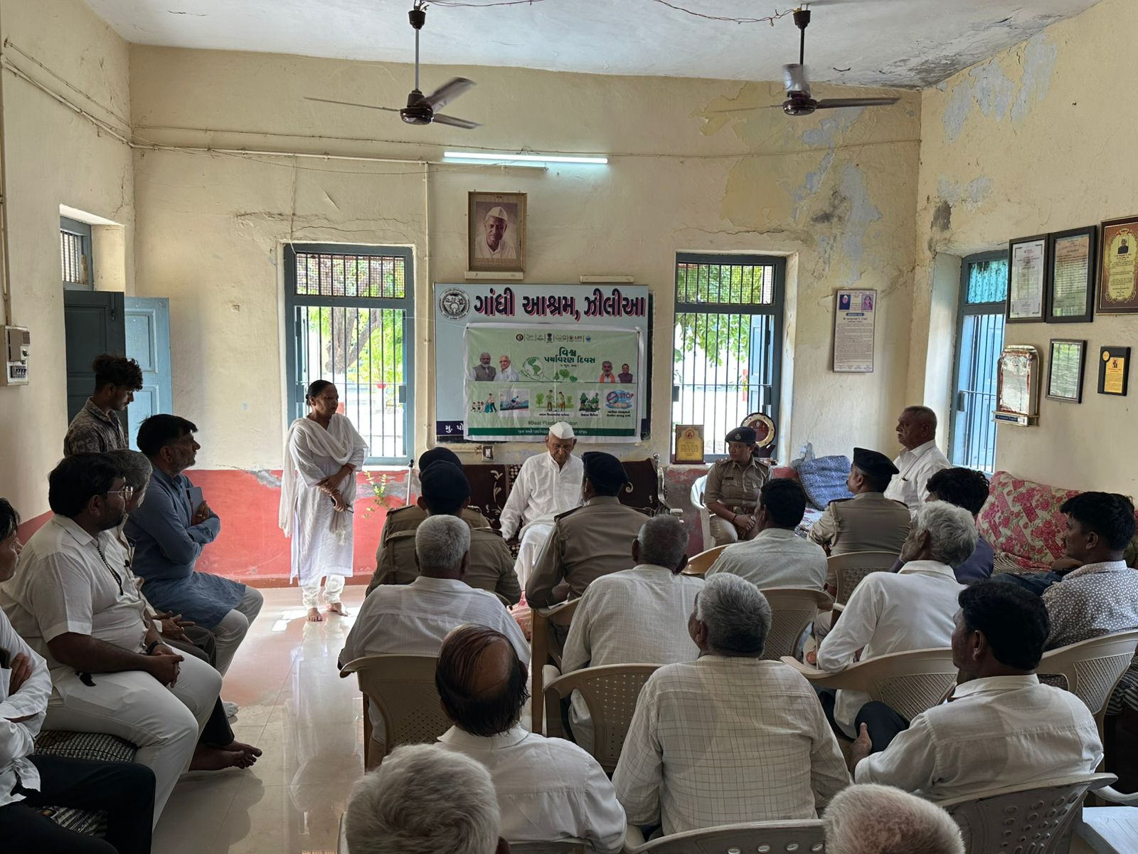વિશ્વ પર્યાવરણ દિવસે ઝિલીયા ગાંધી આશ્રમ ખાતે ૬૬૨ રોપાઓનું સામૂહિક વૃક્ષારોપણ